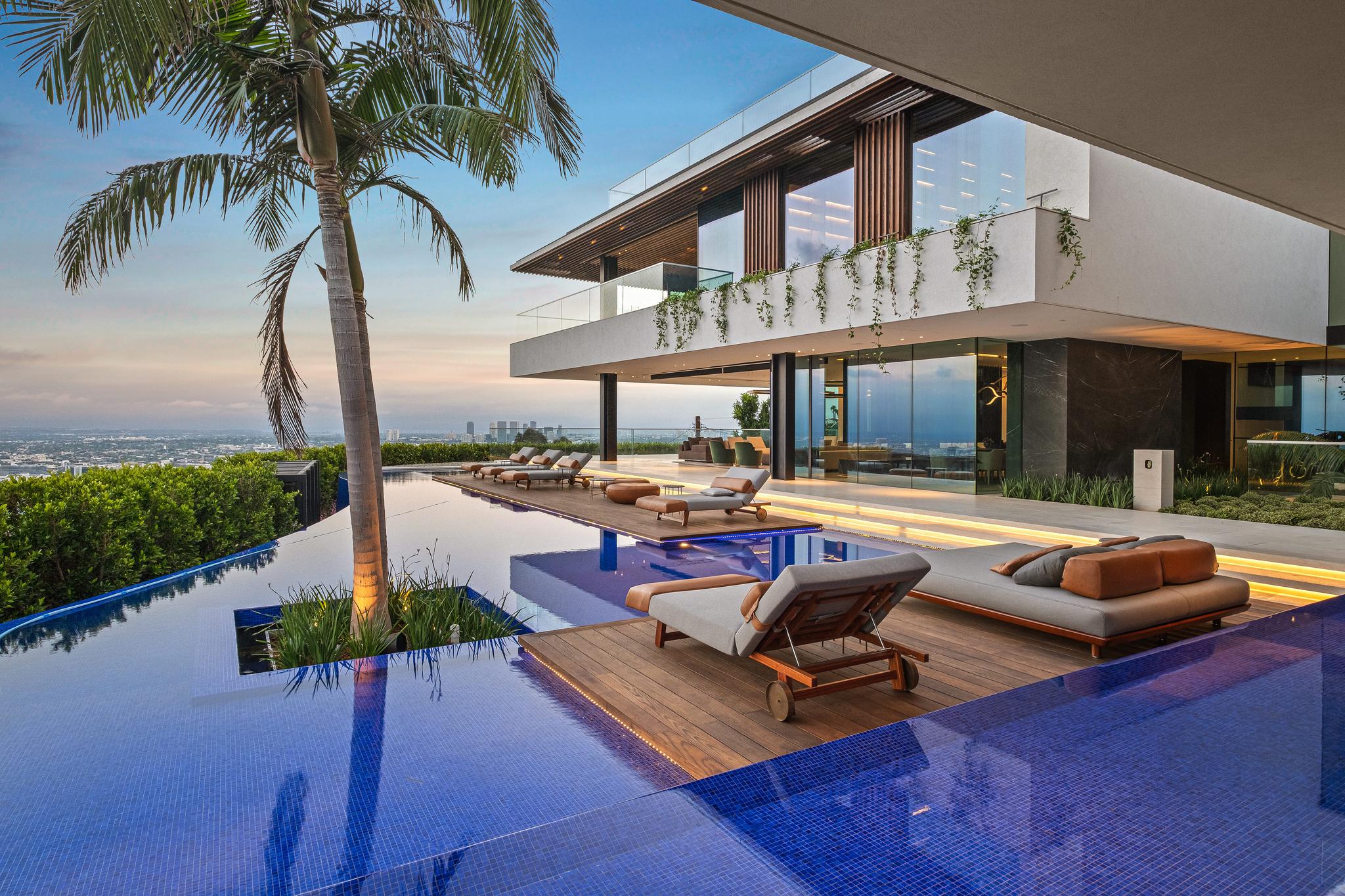 Floor-to-ceiling minimal frame sliding doors with concealed frame in luxury hillside home