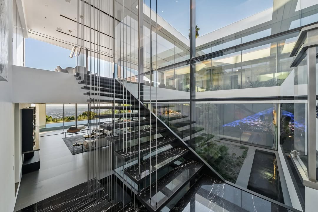 Curtain Wall — Modern Residence