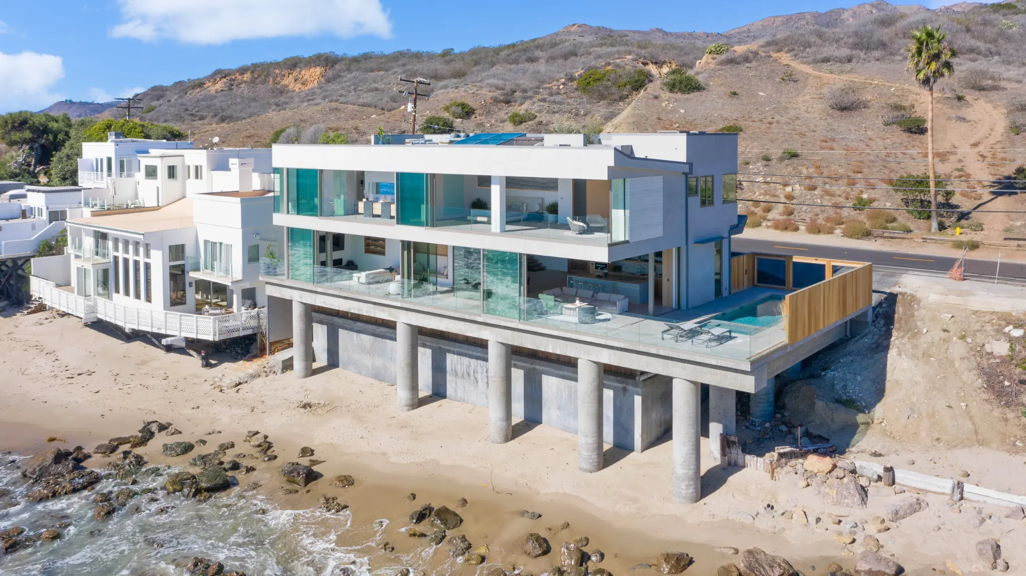 PD800 Pivot — Beachfront Exterior
